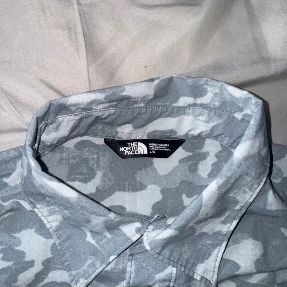 THE NORTH FACE Men’s Button Down‎ Shirt Large Gray Camo Long Outdoor Hiking